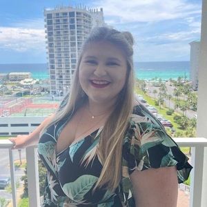 Meet your Posher, Alexandra